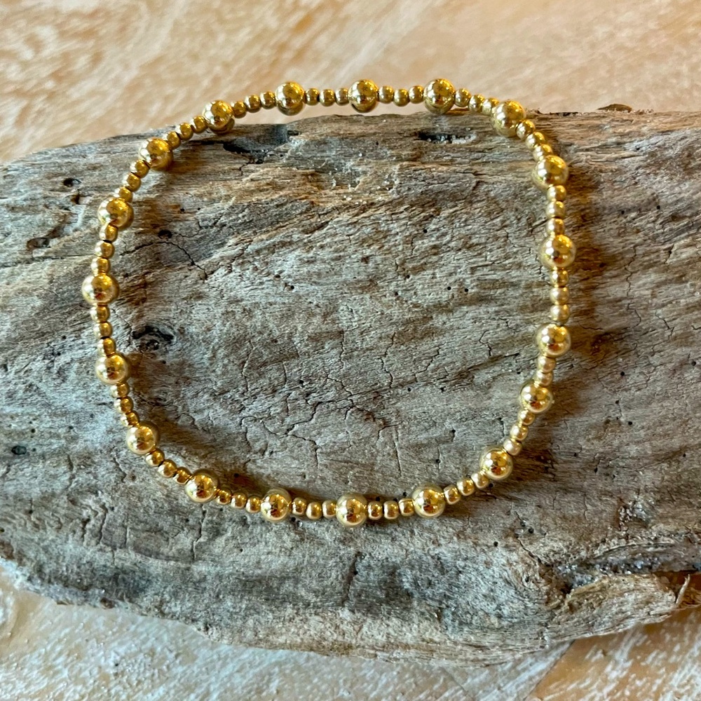 14k gold filled bead stretch bracelet
14k gold filled 4 mm beads +  2 mm beads